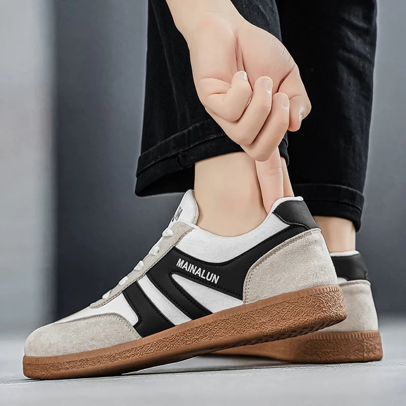 Men's casual sport shoes, suitable for spring and summer outfits, available in various sizes. Plus-size men's shoes, ideal for o