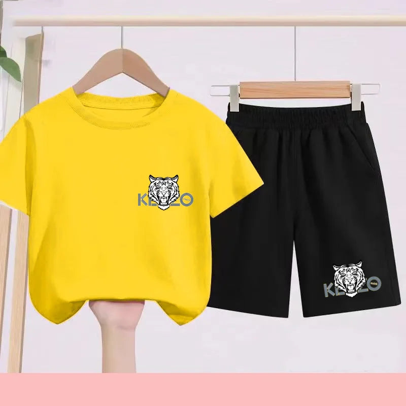 Children's Summer Black and White T-shirts Paired with Breathable and Quick-drying Sports Outfits - Suitable for Children3 to 13