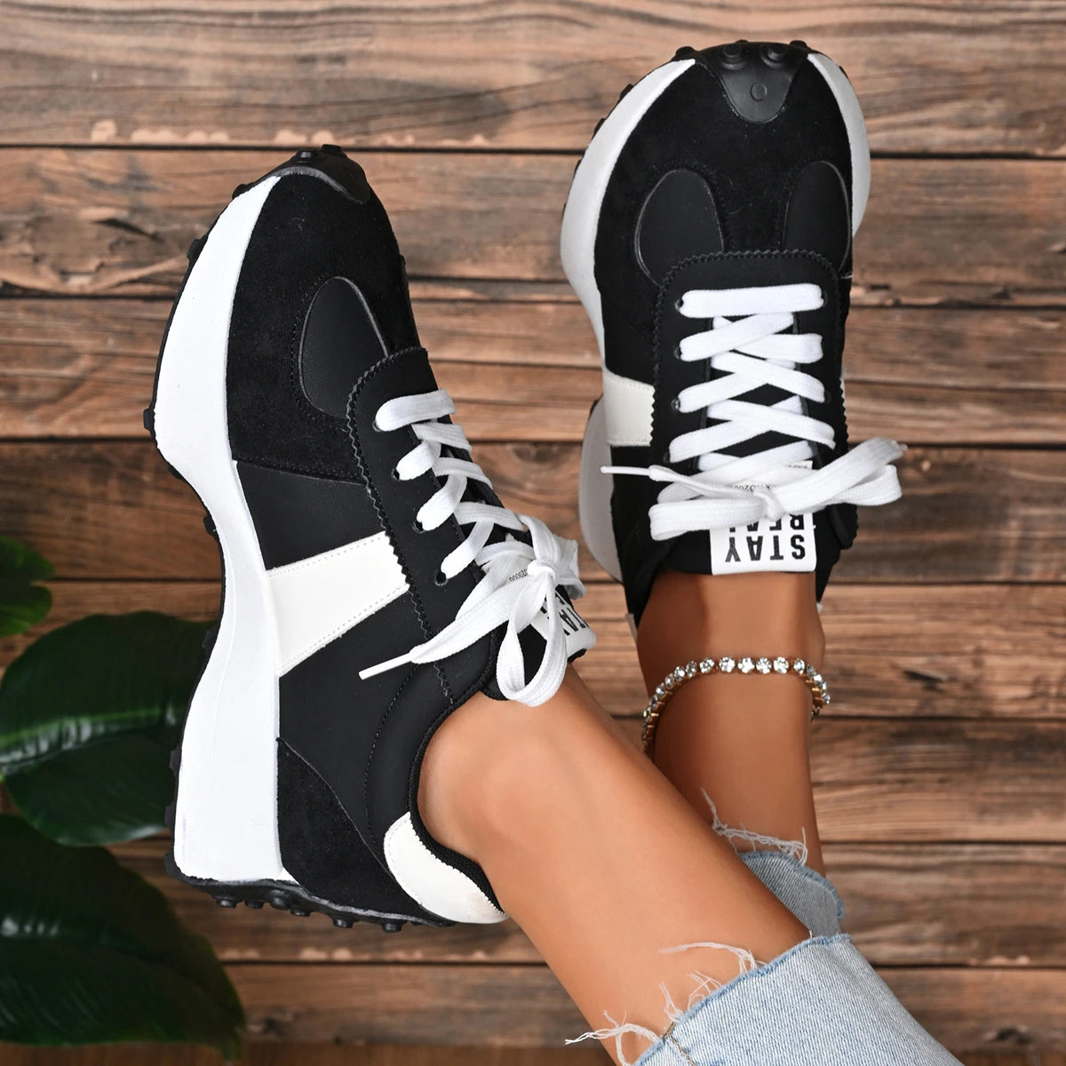 Women Sneakers 2025 New Casual Versatile Thick-soled Running Sneakers Women Fashionable High-quality Luxury Lace-up Shoes Women