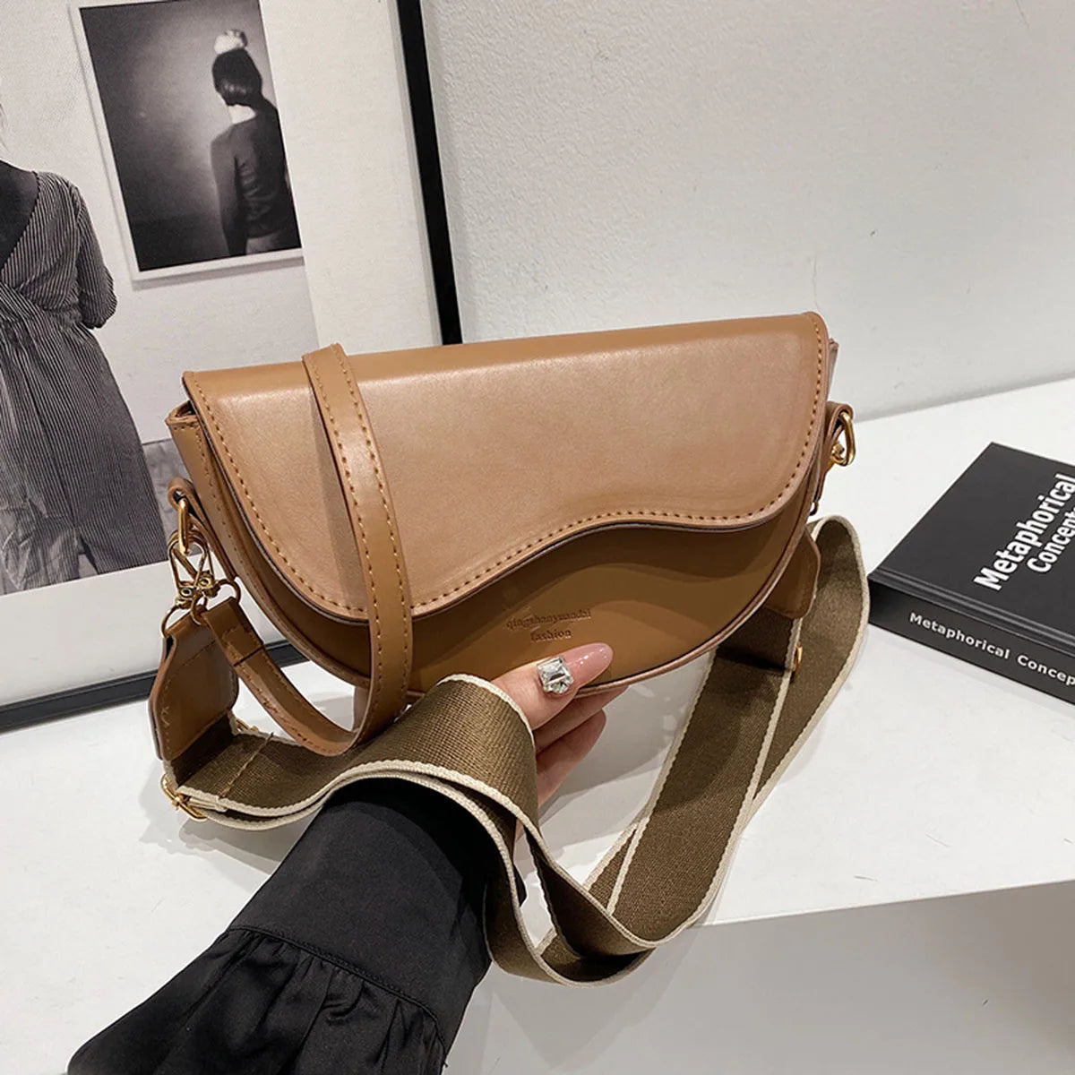 Casual Minimalist Ladies Crossbody Saddle Bag Fashionable Underarm Bag Trendy Shoulder Bag for Women