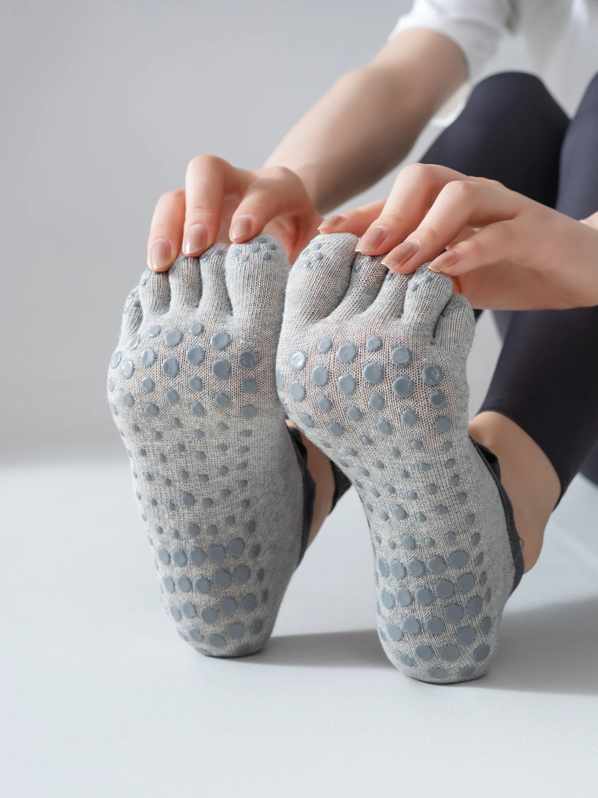 1 pair of women's five finger socks, professional anti slip yoga socks, Pilates fitness socks