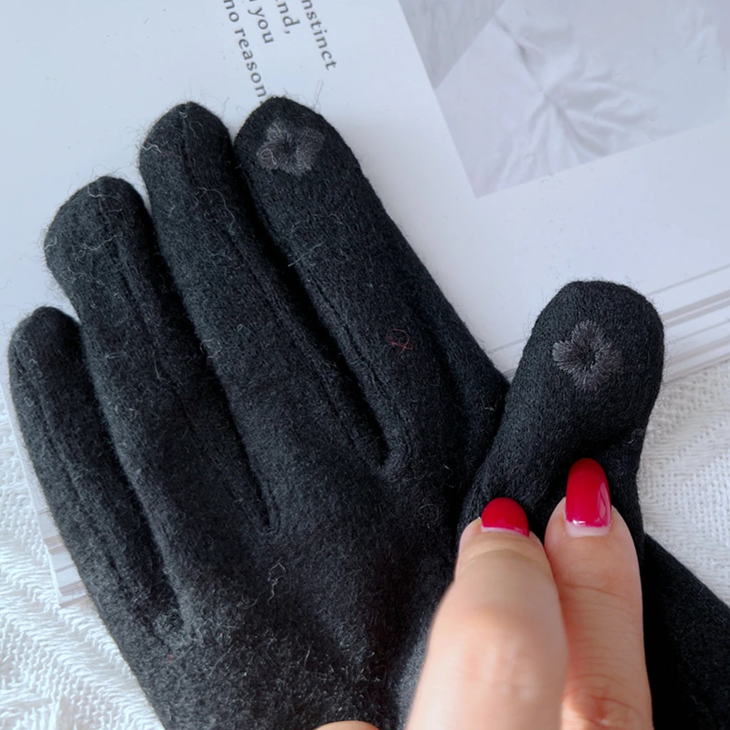 Elegant Brand Flower Gloves For women In Winter Soft Warm Wool Wrist Touch screen Black Mittens Daily Use Guantes
