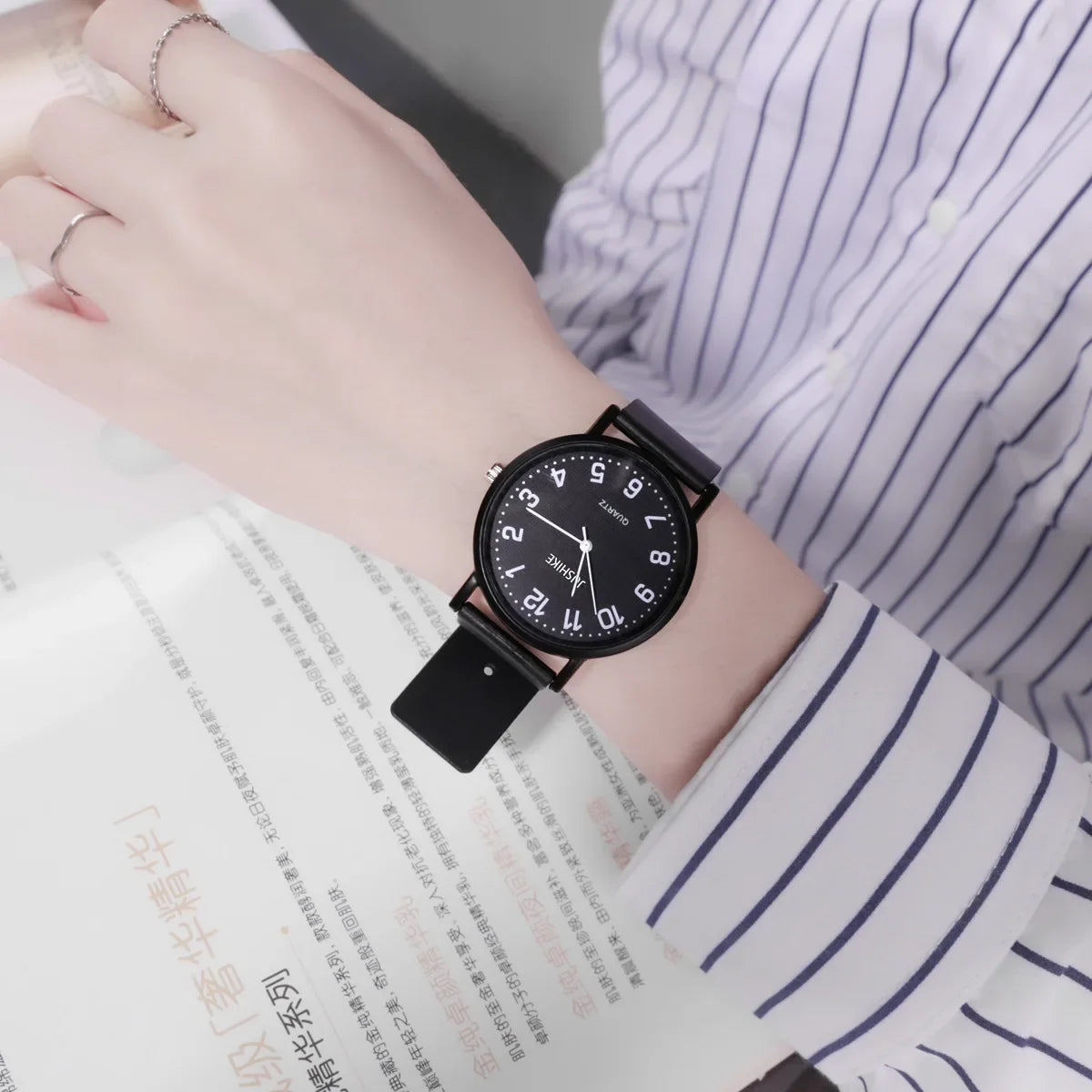 Simple Black Watch Quartz Watches for Women Silicone Strap Ladies Leisure Wristwatch Light-Luxury Student Exam Watch Clock Gifts