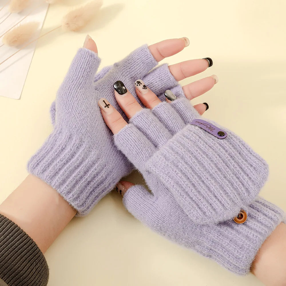 The Gloved Girl, in Winter, Half-Finger-Flip the Cover and Expose Her Fingers. In Autumn and Winter, She Knitted Wool and Rode a