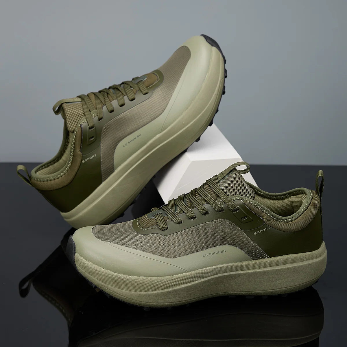 Men's Outdoor Athletic Shoes with Anti-Slip, Wear-Resistant, Breathable, and Casual Design in Black