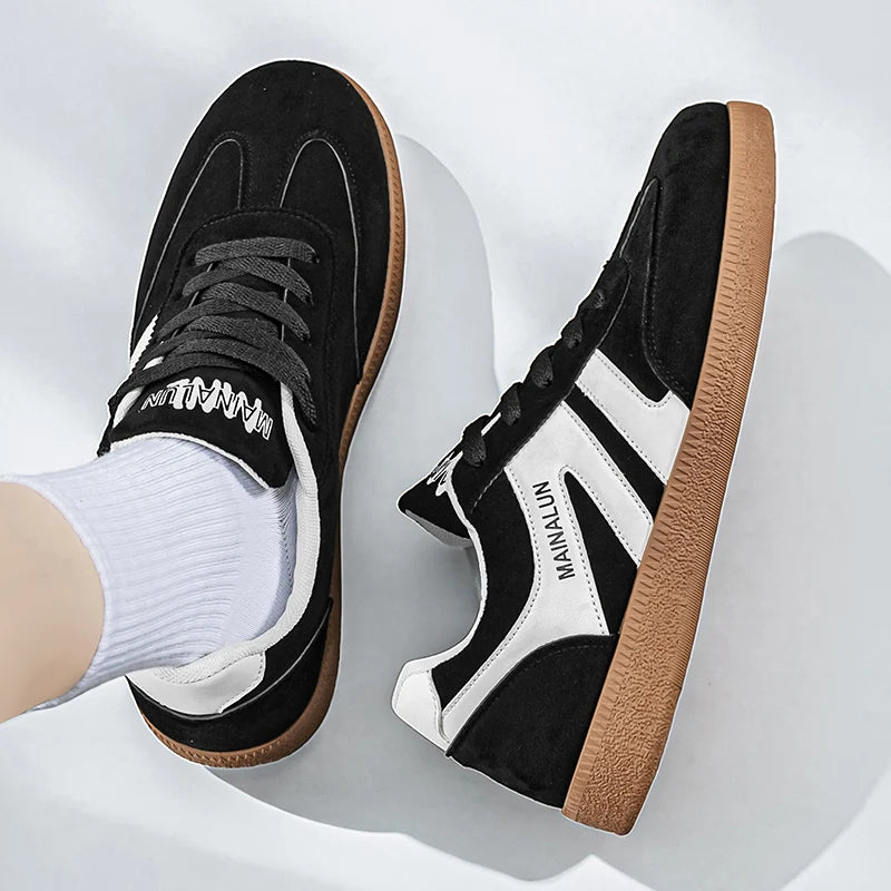 Men's casual sport shoes, suitable for spring and summer outfits, available in various sizes. Plus-size men's shoes, ideal for o