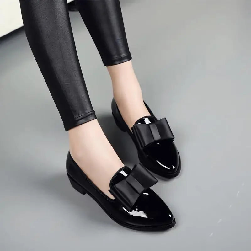 Women's Loafers Bow Decor Pointed Toe Flat Shoes for Women Patent Leather Shallow Mouth Commuter Daily Casual Shoes 2024
