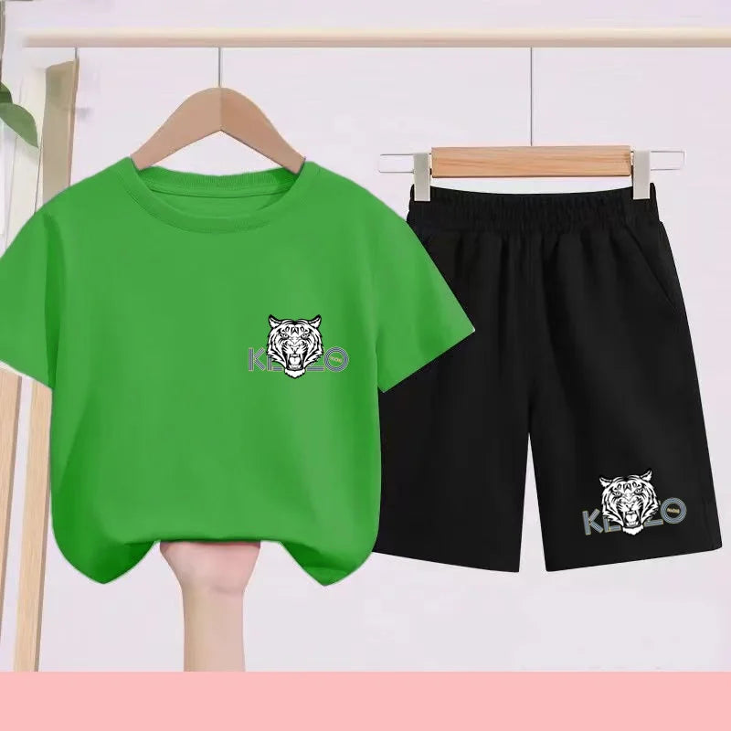 Children's Summer Black and White T-shirts Paired with Breathable and Quick-drying Sports Outfits - Suitable for Children3 to 13
