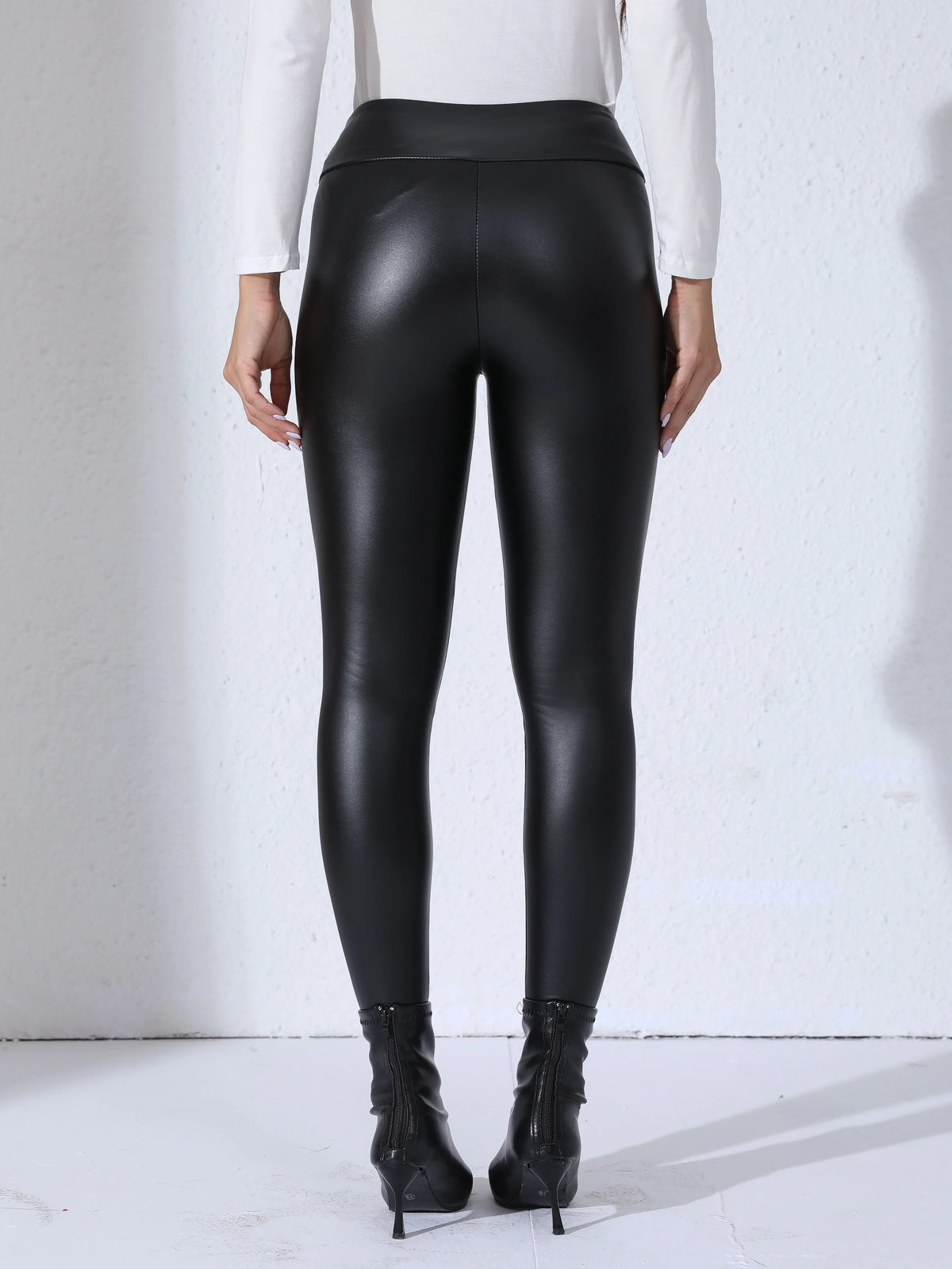 Women PU Leather Fleece-lined Leggings With Pockets Elastic Slim Skinny Pants High Waist Daily Trendy Casual Trousers