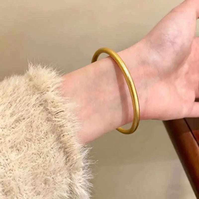 Gold Women Bracelet with Elegant Round Design Minimalist Jewelry for Every Occasion