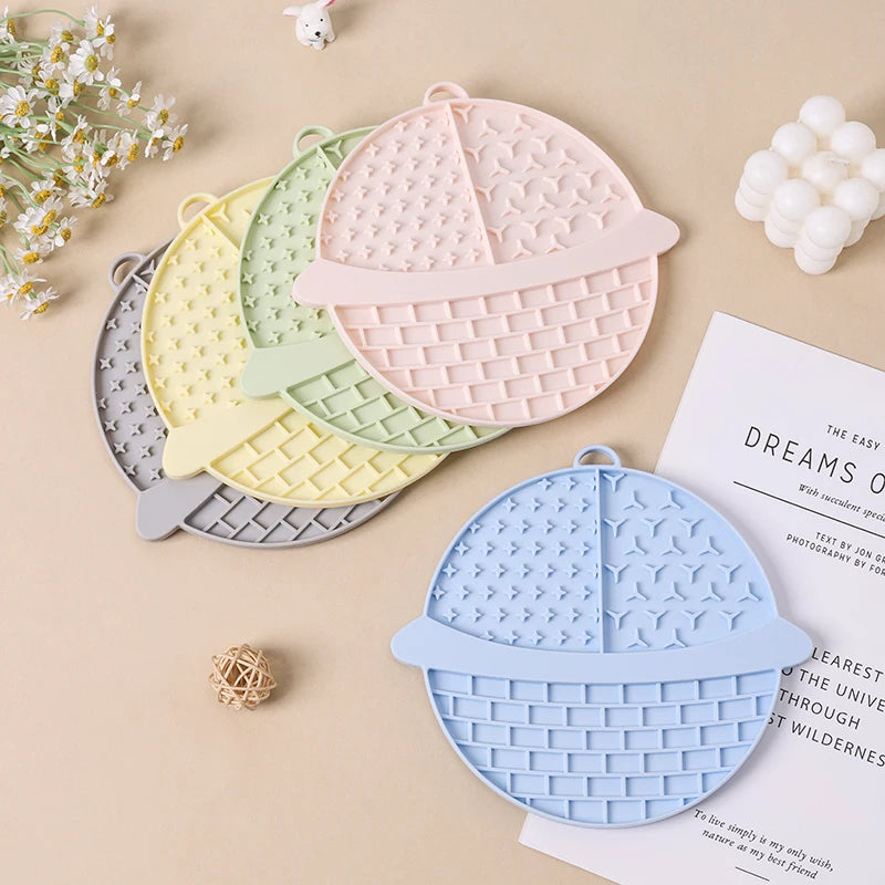 Pet silicone licking mat cat and dog food bowl licking slow feeder pet tableware silicone slow feeder dog bowl cat treat mat