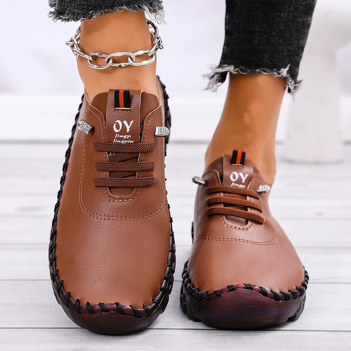 Women Sneakers Lightweight Comfortable Sneakers Women Large Size Soft Leather Sports Shoes Women 2025 New Flat Running Shoes