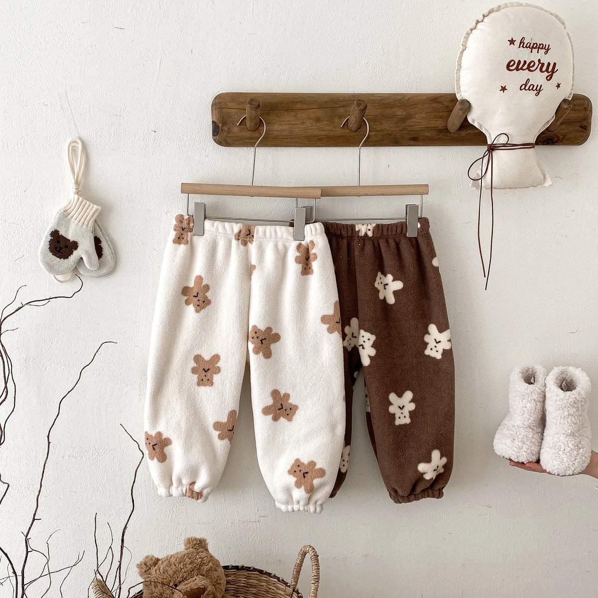 Children Cute Pajamas Pants Autumn Winter Plush Pants Loose Versatile Pants Baby Boys Girls Velvet Pants Toddler Home Clothes