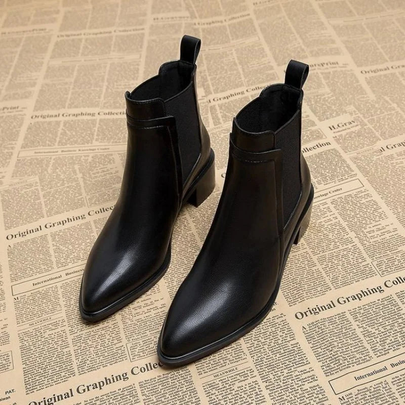 2025 New Women's Chelsea Boots for Autumn/Winter - Pointed Toe Ankle Boots, Leather Mid-Heel Pumps, French Retro Short Boots