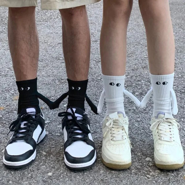 2 Pairs Women Fashion Funny Socks Creative Magnetic Attraction Hands Black White Cartoon Eyes Couples Socks