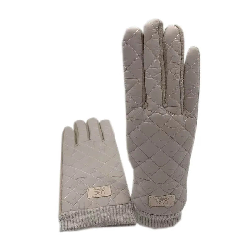 The new fashionable touch screen gloves for women in winter are stylish for driving, keep warm and are windproof when skiing. Th