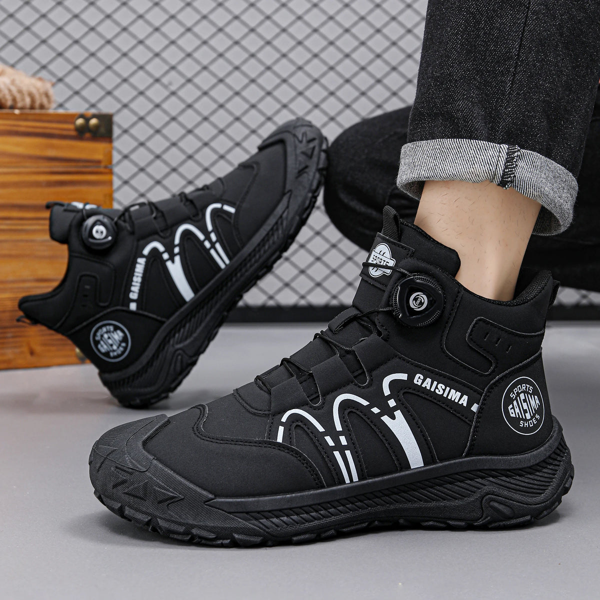 Men's high  boots, outdoor sports shoes, anti slip and wear-resistant rotating buckle hiking shoes, men's shoes