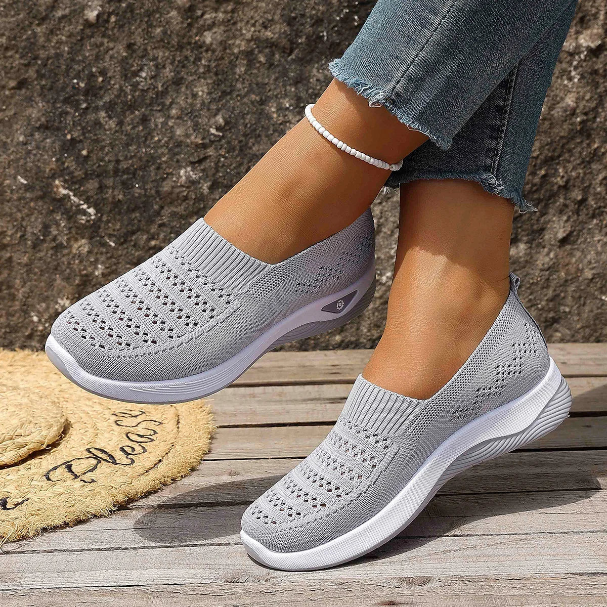 2026 New Women's Easy-Wear Low-Top Walking Sneakers, Breathable Mesh Upper Lightweight Casual Shoes