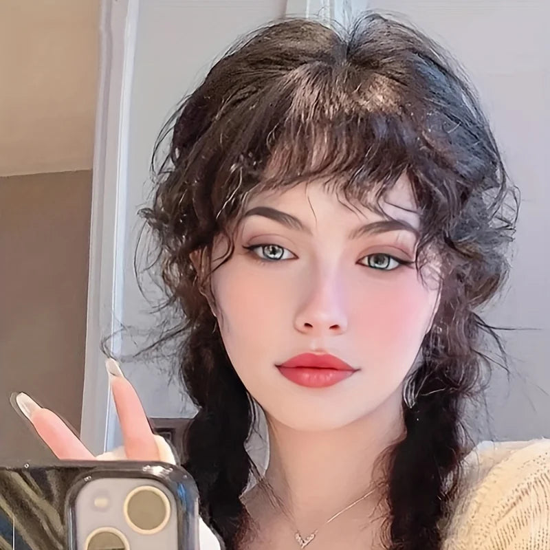 Women's bangs wig pieces are made of synthetic fiber, simple and natural, suitable for all ladies to wear as wig accessories.