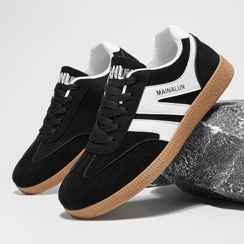 Men's casual sport shoes, suitable for spring and summer outfits, available in various sizes. Plus-size men's shoes, ideal for o