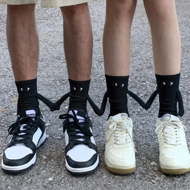 2 Pairs Women Fashion Funny Socks Creative Magnetic Attraction Hands Black White Cartoon Eyes Couples Socks