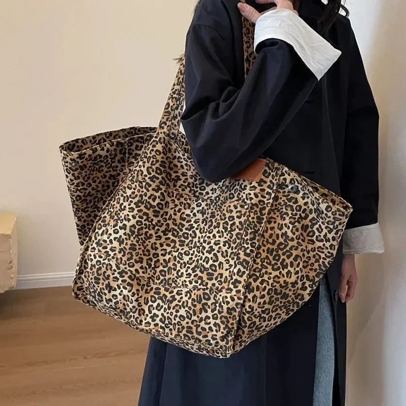 2025 Autumn and Winter New Leopard Print Handbag Retro Canvas Shoulder Bag Fashionable Large Capacity Tote Bag