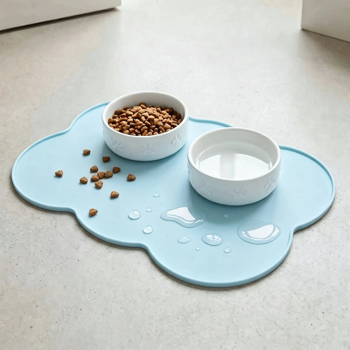 Silicone Pet Feeding Mat, Leak-Proof and Non-Slip Feeding Mat for Dogs and Cats, Oval Bowl Mat