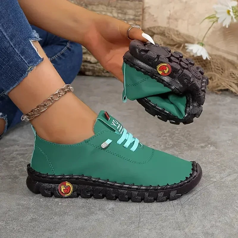 New Women Sneakers Comfortable Soft Leather Loafers Shoes for Women Casual Flat Bottom Mom Shoes Fashion Outdoor Sneakers Women
