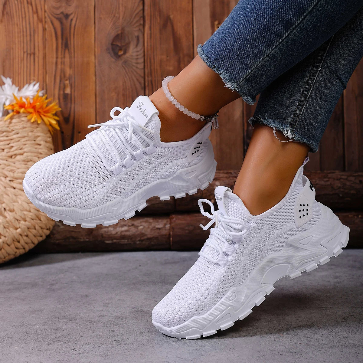 Women’s stylish, breathable, knitted sports shoes for spring and autumn. Casual, lightweight