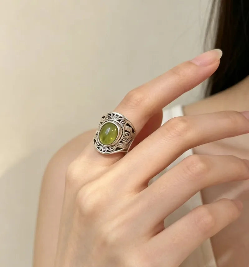 European and American jewelry: green ring, vintage style, trendy for men and women, personalized stone ring.