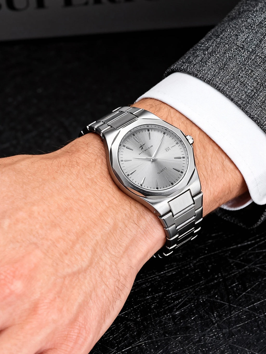 Men's steel band watch, men's quartz watch with minimalist dial, simple retro fashion and premium feel for men, recommended styl