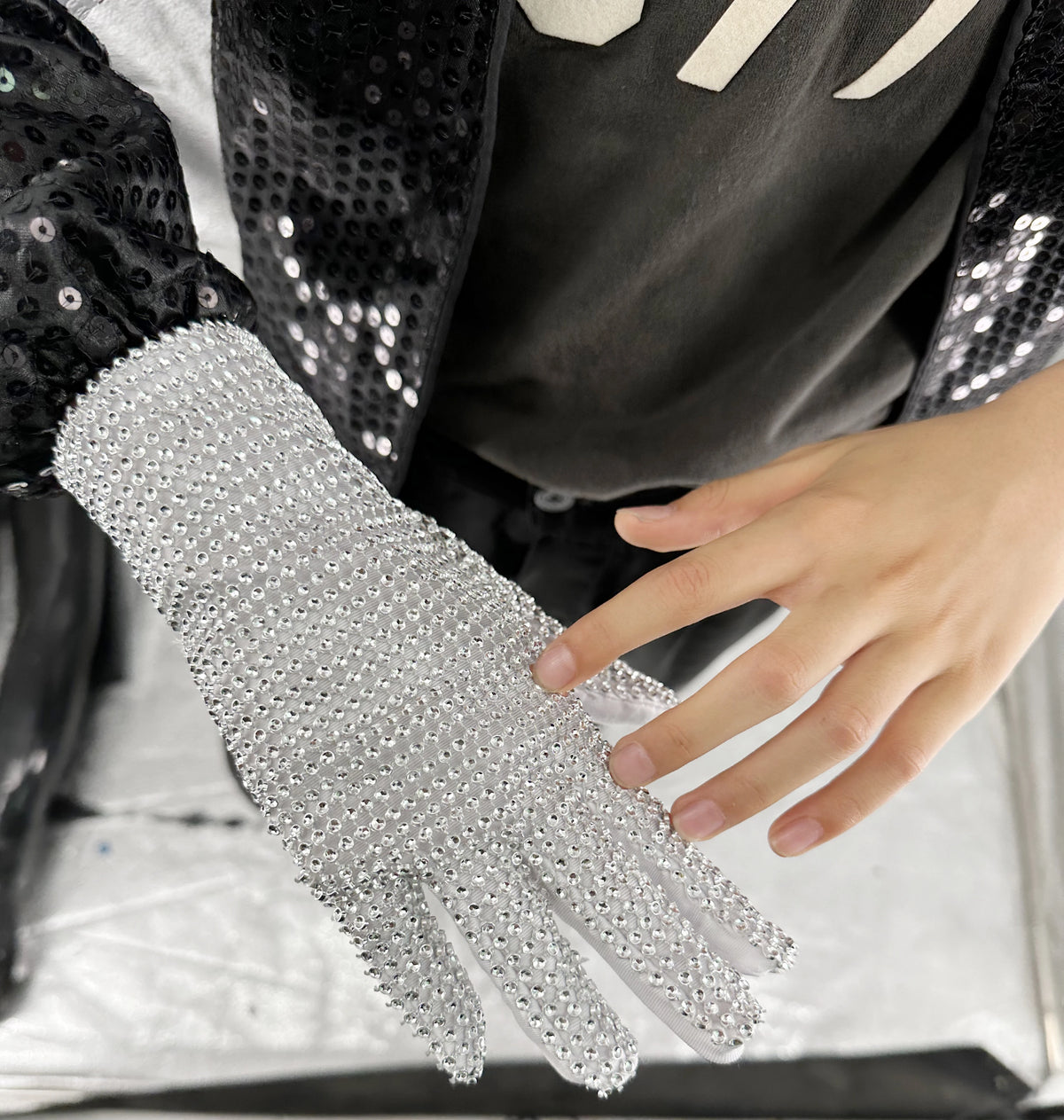 Michael Jackson Silver Gloves for Kids Boys Grils- Halloween Christmas Sparkle 6-12 Years