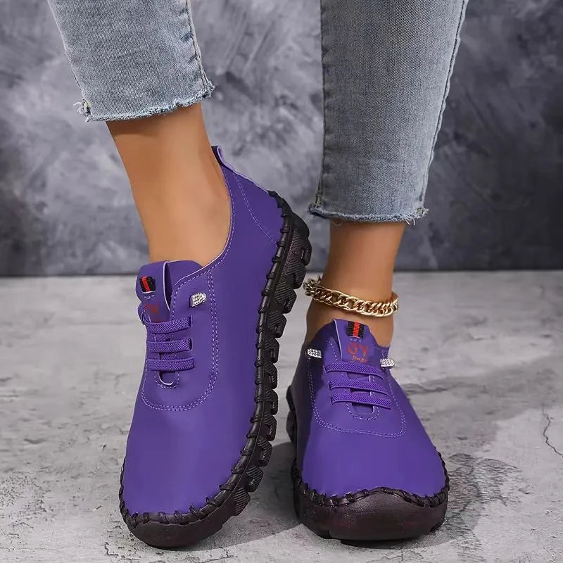 Women Sneakers Lightweight Comfortable Sneakers Women Large Size Soft Leather Sports Shoes Women 2025 New Flat Running Shoes