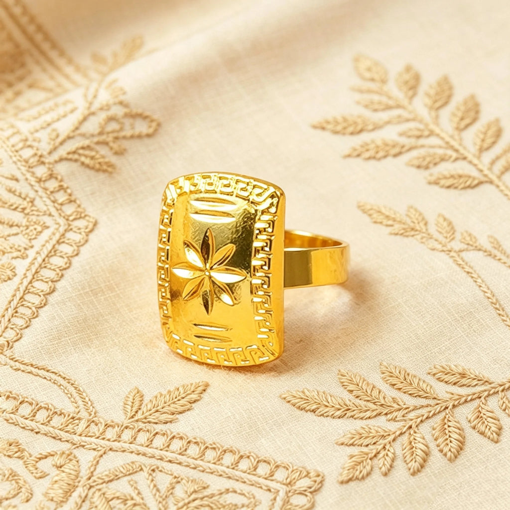 Women Vintage 4‑Piece Gold Tone Jewellery Set Square Flower Carved Necklace Earrings Ring Daily Banquet Ornament Gift