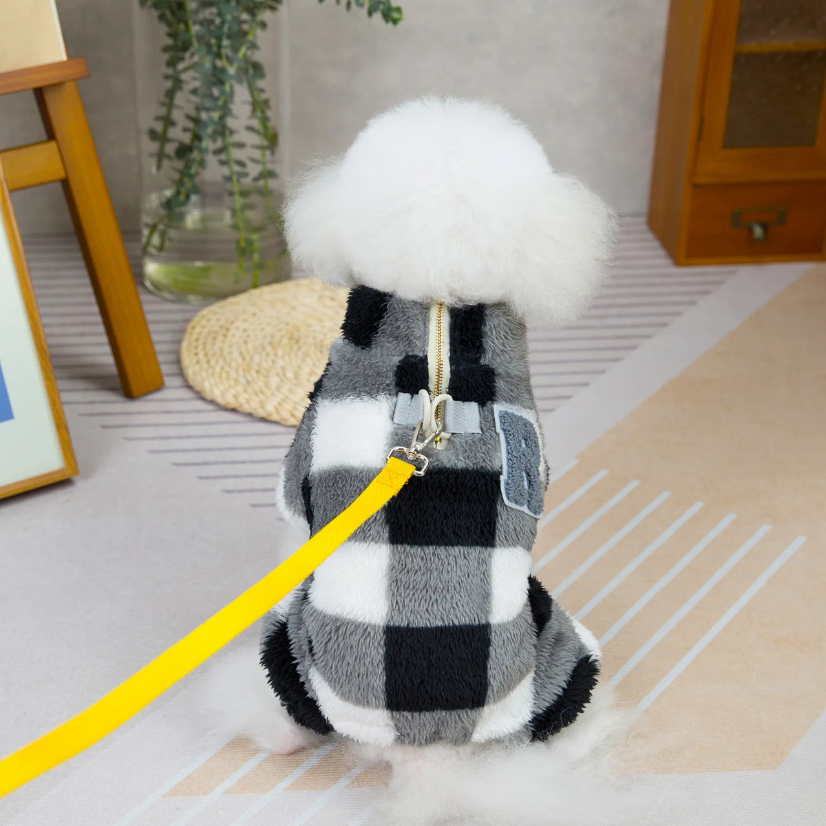 Pet clothing dog clothes European and American fashion autumn and winter cat belt traction out warm large plaid fleece