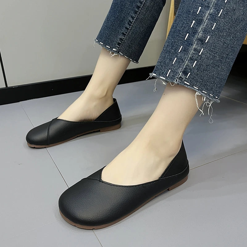 Women's Slip on Leather Loafers Spring Autumn Ballet Shoes Ladies Casual Round Toe Cute Flats Nurse Shoes Sneakers Plus Size 43