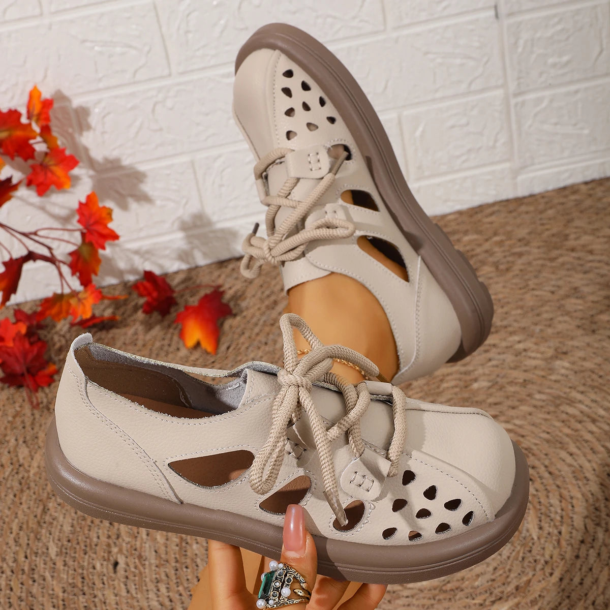 Women Sneakers Retro Luxury Brand Woman Flat Sandals Summer Hollow Designer Flat Shoes Casual Soft Bottom Platform Sneakers