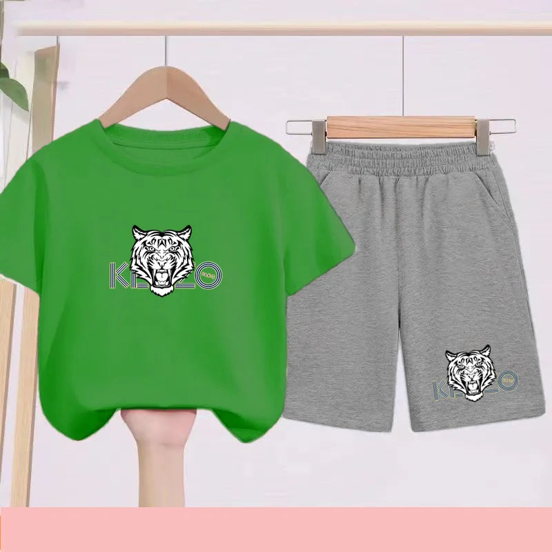 Children's Summer Black and White T-shirts Paired with Breathable and Quick-drying Sports Outfits - Suitable for Children3 to 13