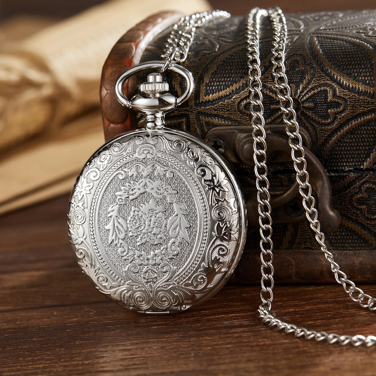 Retro nostalgic classical carved Zinc alloy case flip cover women men pocket watches necklaces hanging watches quartz watch