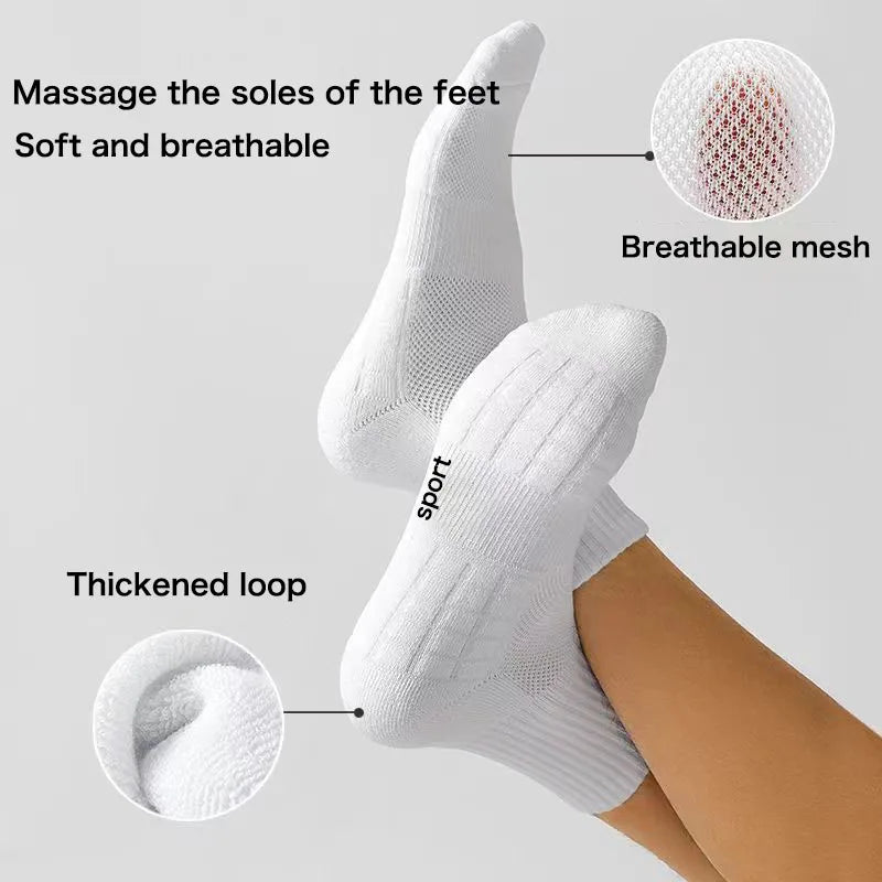 3 Pairs of Mid-Length Towel-Soled Sports Socks for All Seasons, Pure Color, Deodorant, Sweat-Absorbent and Breathable Black and White Mid-Calf Socks, Shock-Absorbing and Heel-Protecting Basketball Socks for Men and Women