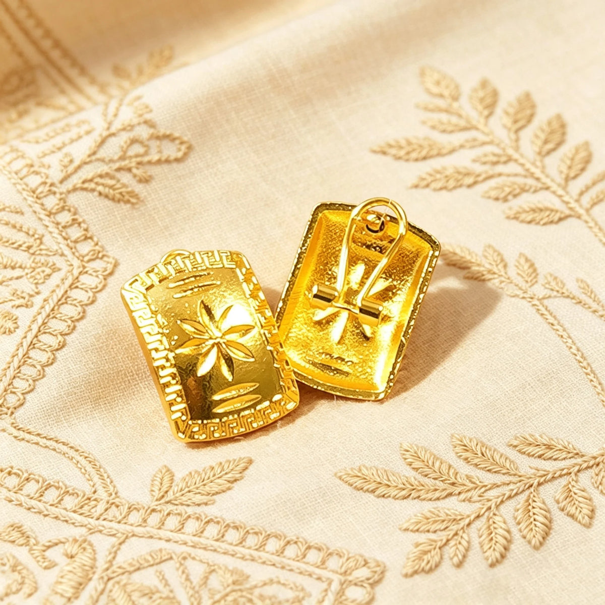 Women Vintage 4‑Piece Gold Tone Jewellery Set Square Flower Carved Necklace Earrings Ring Daily Banquet Ornament Gift