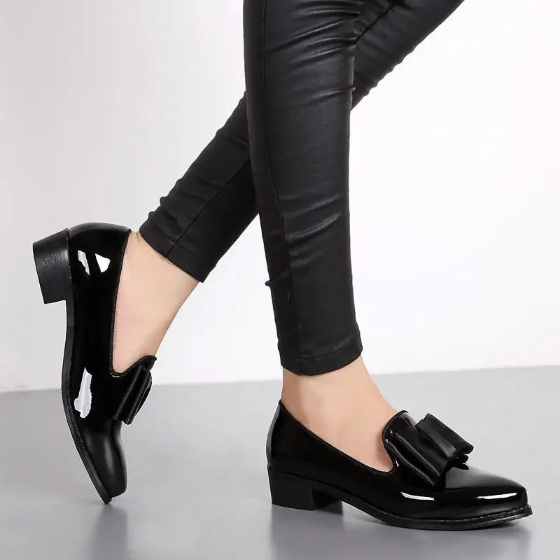 Women's Loafers Bow Decor Pointed Toe Flat Shoes for Women Patent Leather Shallow Mouth Commuter Daily Casual Shoes 2024