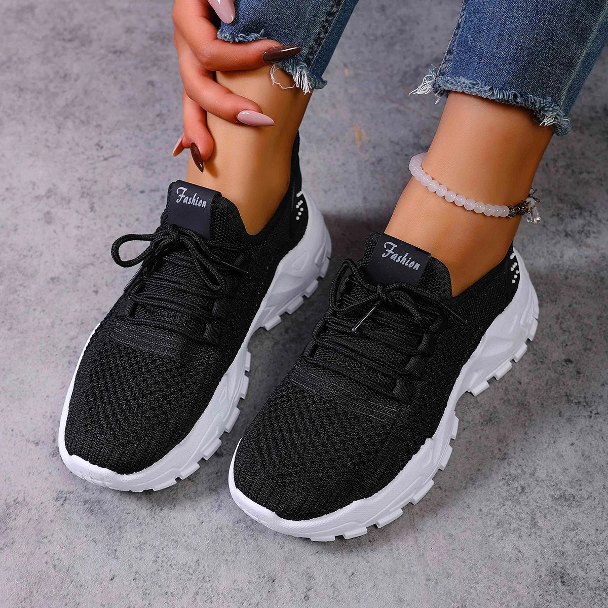 Women’s stylish, breathable, knitted sports shoes for spring and autumn. Casual, lightweight