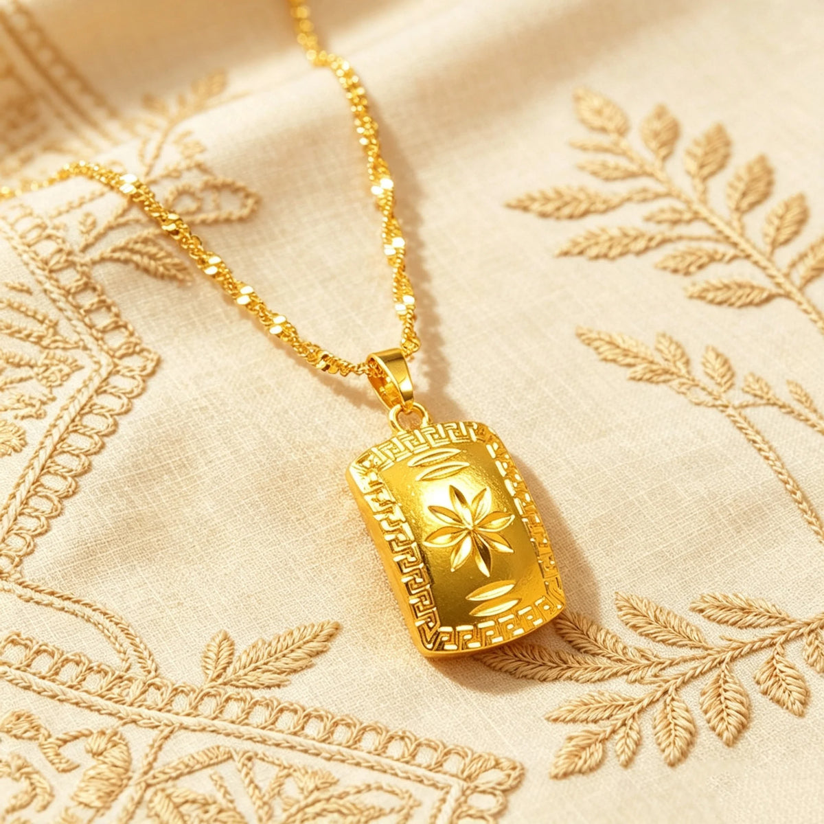 Women Vintage 4‑Piece Gold Tone Jewellery Set Square Flower Carved Necklace Earrings Ring Daily Banquet Ornament Gift
