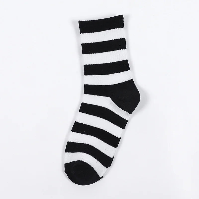 Cute Cow Print Socks for Women White Black Funny Cartoon Animals Sock Girls on Sale Fashion Casual Streetwear Skateboard