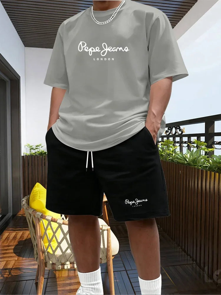 New Summer Fitness Sportswear for Men, Short-sleeved T-shirt and Shorts Two-piece Set, Breathable and Quick-drying Casual Wear.