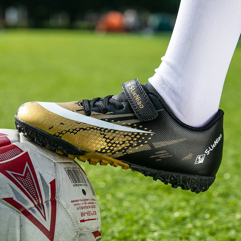 Soccer Turf Shoes Boys Football Boots Fashion Cheap Kids Soccer Cleats Non Slip Indoor Futsal Sneakers Youth Training Chuteira