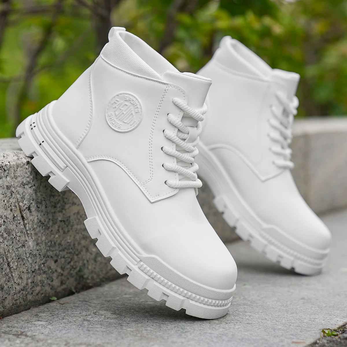 Men's Fashionable All-Season White Motorcycle Boots Autumn Winter Outdoor Hiking Mountaineering Shoes Durable Comfortable
