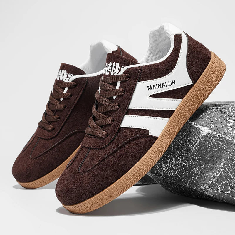 Men's casual sport shoes, suitable for spring and summer outfits, available in various sizes. Plus-size men's shoes, ideal for o