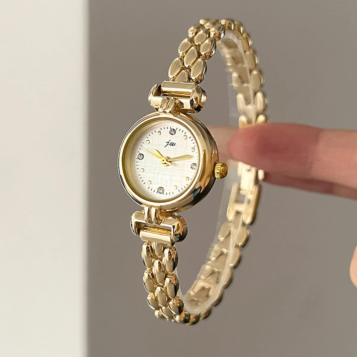 Women's Watch Retro Bracelet Watches Small and Exquisite Versatile Steel Belt Ladies Fashion Quartz Clock Wristwatches